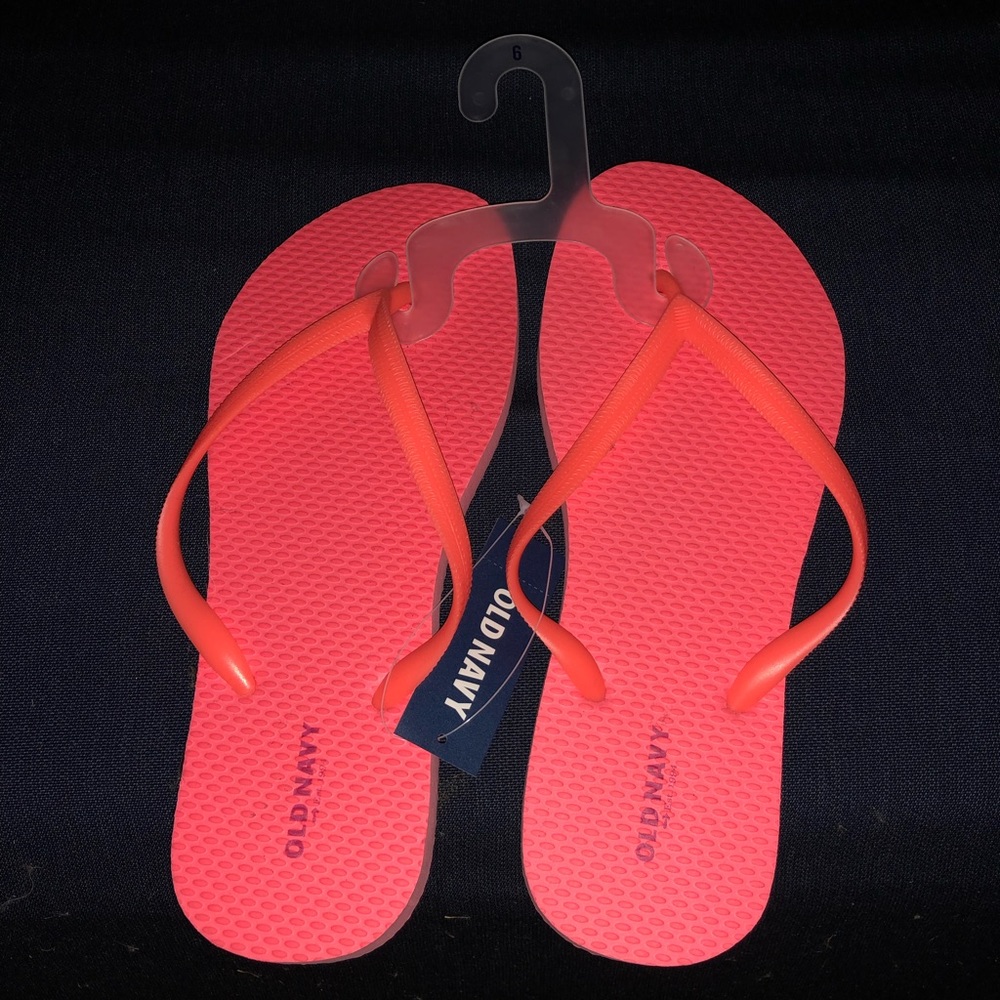 NWT old navy flip flops / sandals in pink